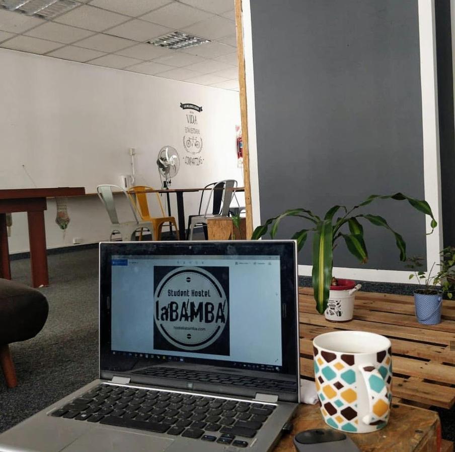 La Bamba Student Hostel บัวโนสไอเรส ภายนอก รูปภาพ