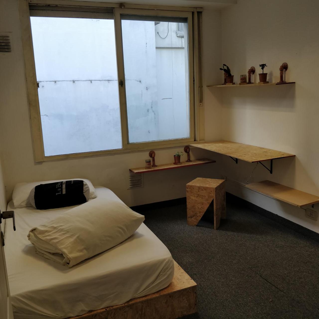 La Bamba Student Hostel บัวโนสไอเรส ภายนอก รูปภาพ